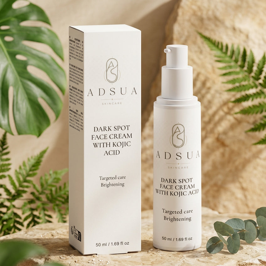 Adsua Dark Spot Face Cream met kojiczuur van 50 ml naast het doosje