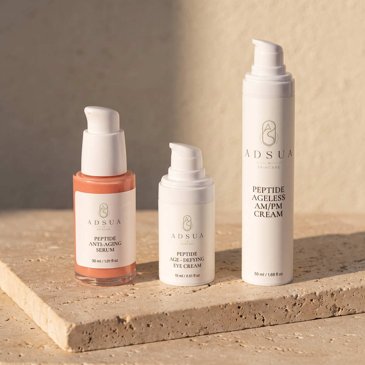 De Adsua peptideroutine: het serum, de oogcreme en de AM/PM-creme naast elkaar