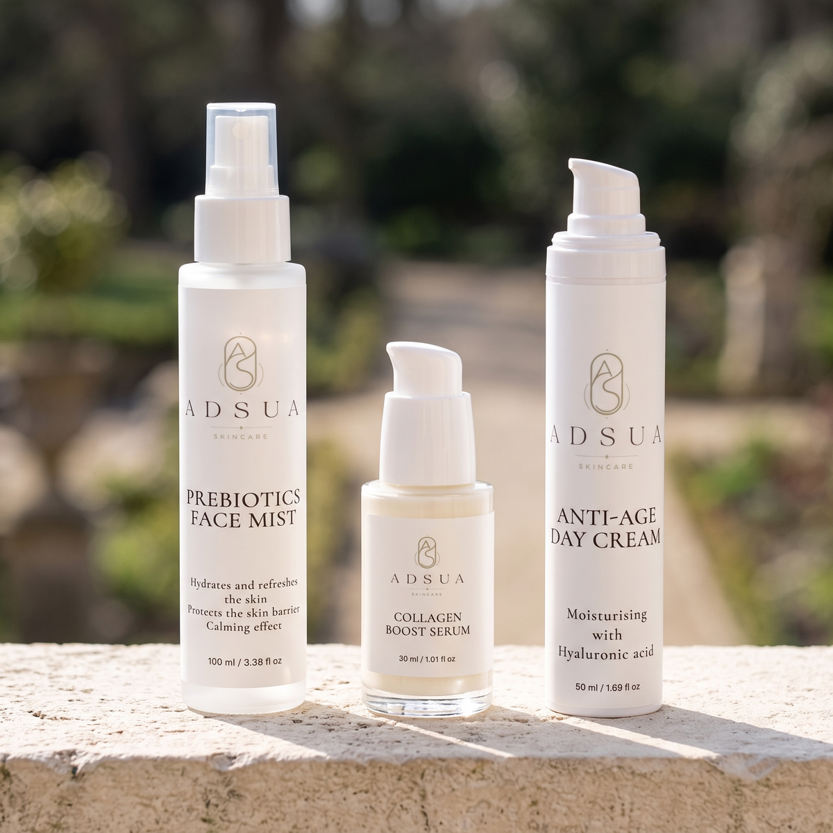 De Adsua ochtendroutine: de Prebiotics Face Mist, het Collagen Boost Serum en de Anti-Age Day Cream naast elkaar